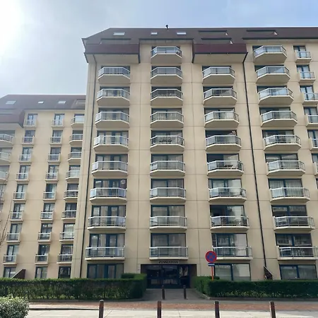 Spacious Seaside Apartment, Cleaning Included Apartment
