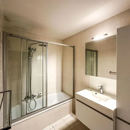 Spacious Seaside Apartment, Cleaning Included Apartment *