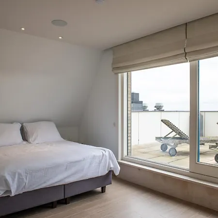 Spacious Seaside Apartment, Cleaning Included Apartment *