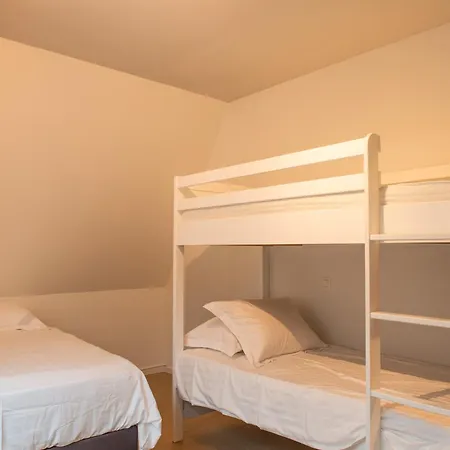 Apartment Spacious Seaside Apartment, Cleaning Included *
