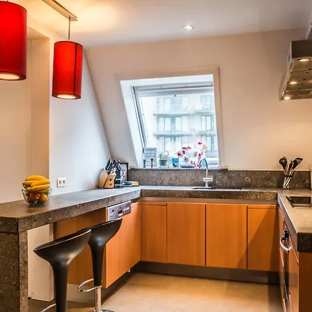 Spacious Seaside Apartment, Cleaning Included Lägenhet