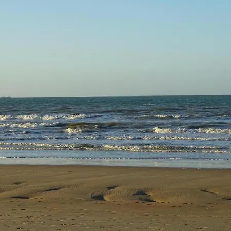Spacious Seaside Apartment, Cleaning Included